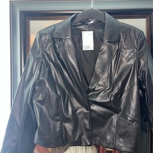 Black crop faux leather jacket